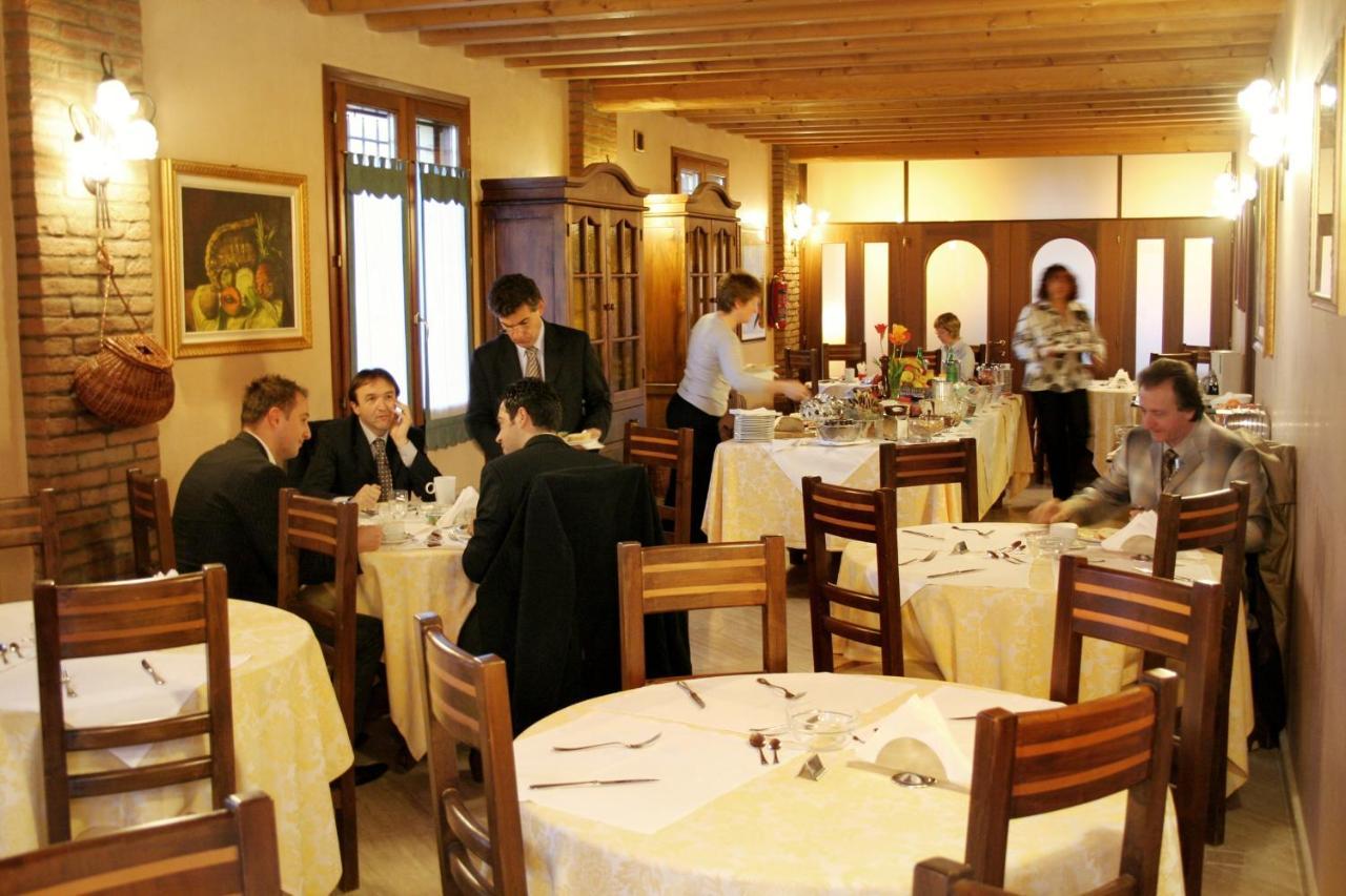 Hotel Corte Vecchia San Prospero Eksteriør billede