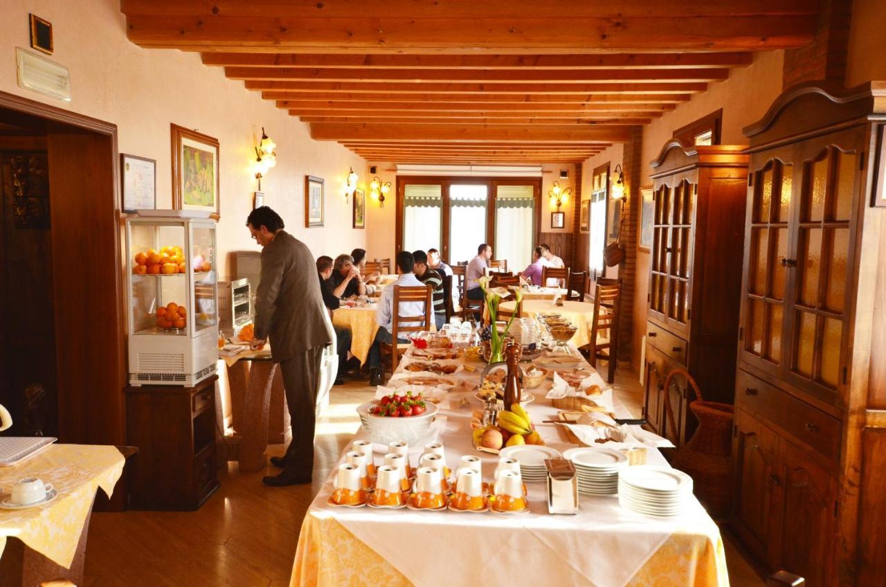 Hotel Corte Vecchia San Prospero Eksteriør billede